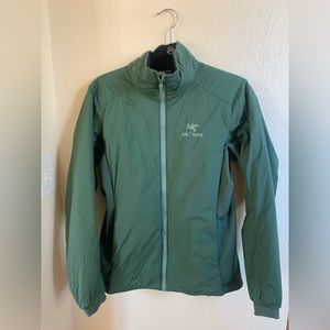 NWOT Arc’Teryx Women’s Atom LT Jacket Muse Small